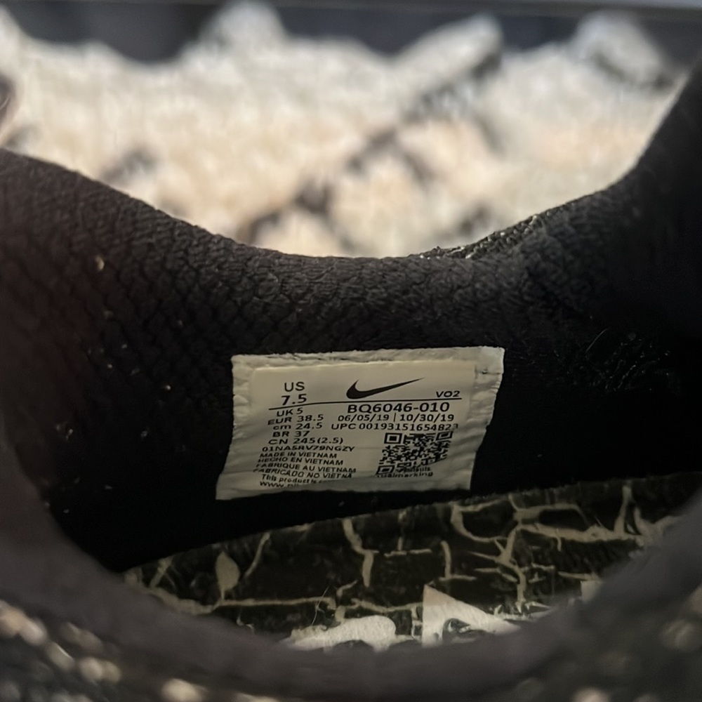 Nike Metcons - Picture 3 of 3